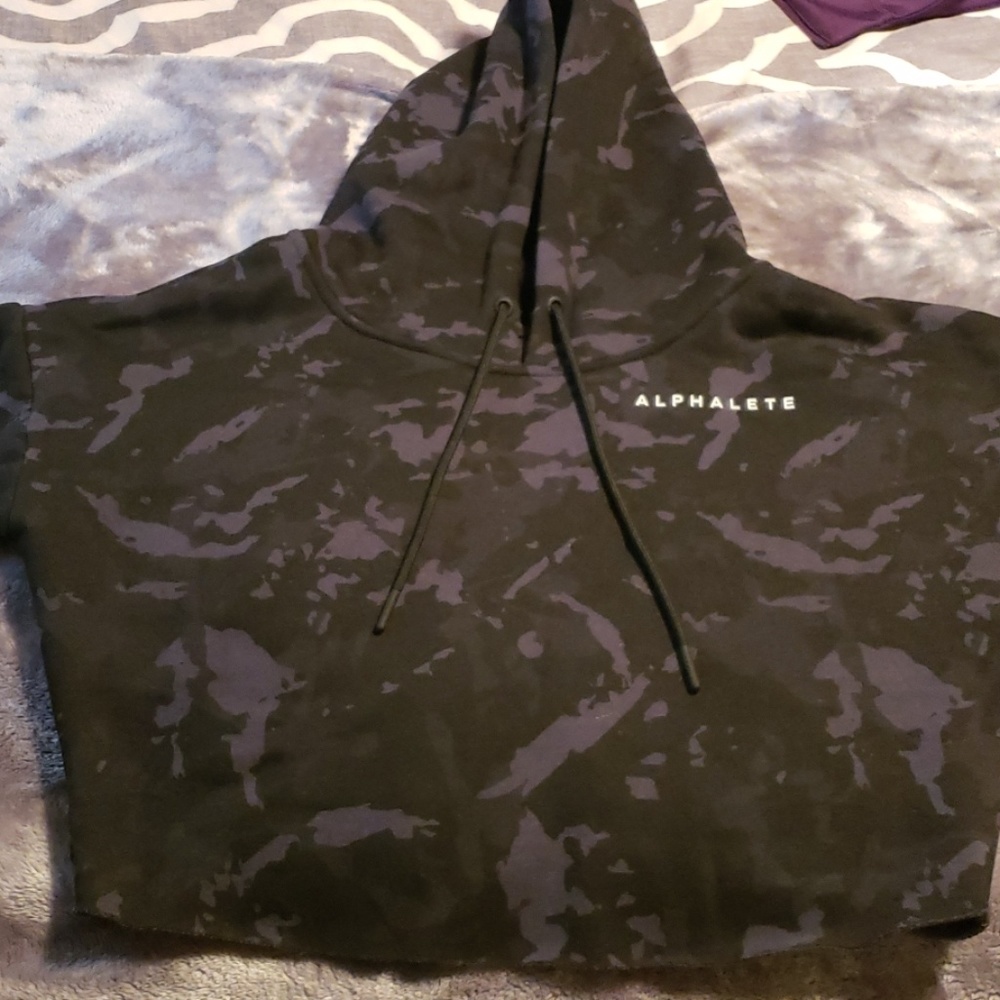 Alphalete Camo crop hoodie